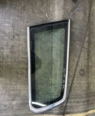 Volvo XC70 Rear side window