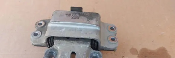 Volkswagen PASSAT B6 Engine mount bracket 3C0199555