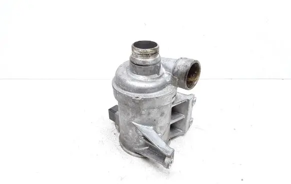 Volvo V70 Water pump 31368715