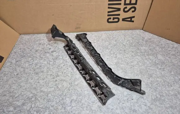 Skoda Octavia Mk3 (5E) Rear bumper mounting bracket 5E5807863 5E5807393