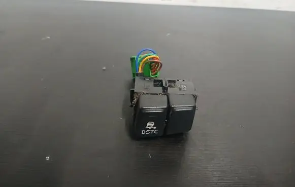 Volvo V50 ESP (stability program) switch 8691530 04W26T