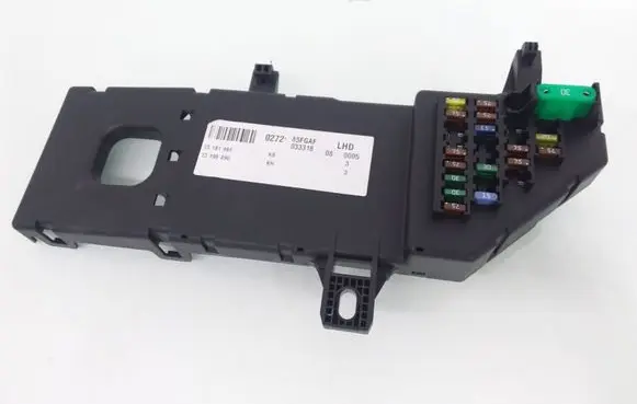 Opel Signum Fuse module 13181984 518777206 13199490