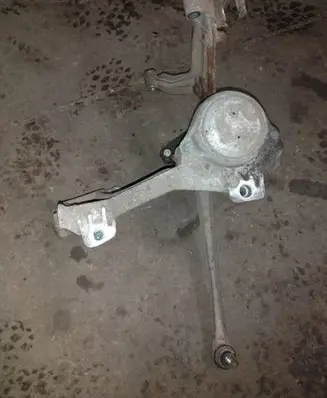 Porsche Boxster 986 Engine mounting bracket 986331151
