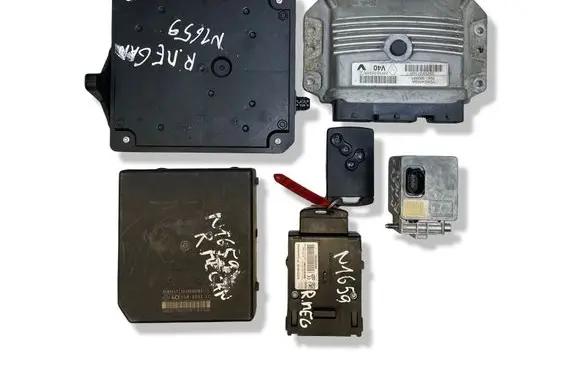 Renault Megane III Engine ECU kit and lock set V29004369A 237100132R 237100131R