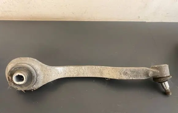 Mercedes-Benz CLS C219 Front control arm 21113 R21114