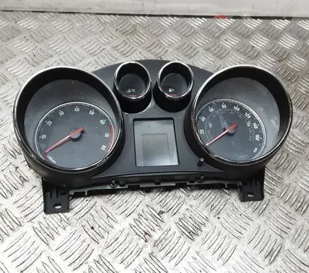 Opel Insignia A Speedometer (instrument cluster) 12844137 A2C53353821