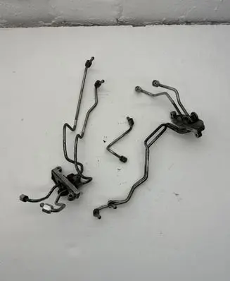 Subaru XV I Fuel injector supply line/pipe 