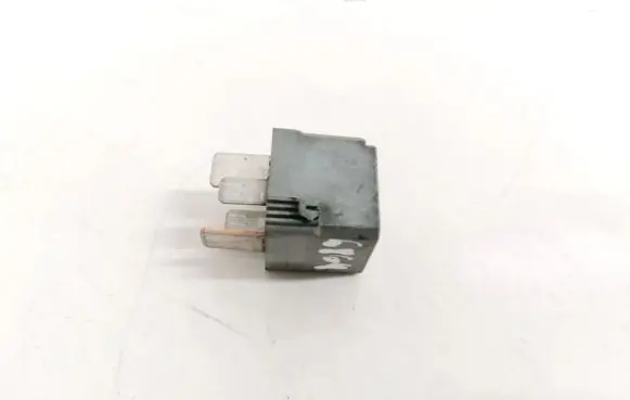 Mercedes-Benz C W203 Other relay A0025422619 4RA00779307