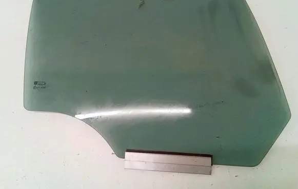 Opel Astra H Rear door window glass 43R001604
