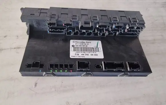 Mercedes-Benz E W211 Fuse module 2115451901