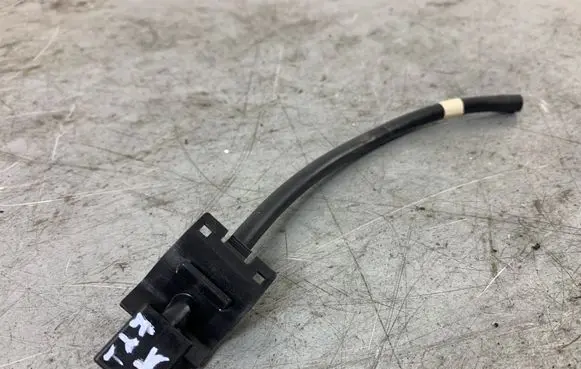 Toyota Avensis T270 Windshield washer spray nozzle 
