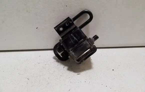 Audi A6 S6 C6 4F Rear door lower hinge 8E0833411