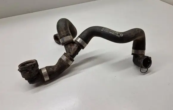 Engine coolant pipe/hose