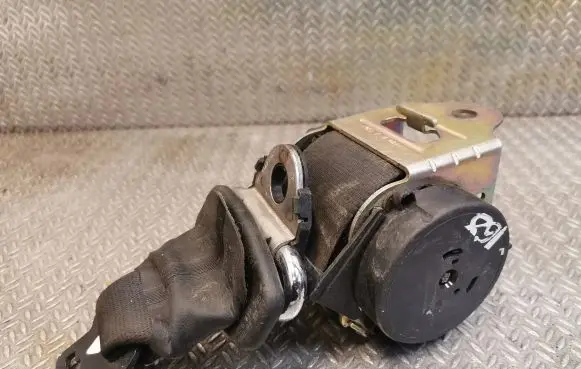 Middle seatbelt (rear)