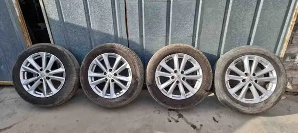 Nissan Qashqai R17 alloy rim 4EA1A