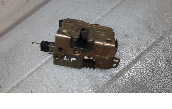 Renault Megane I Front door lock