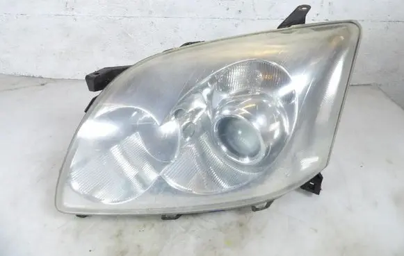 Toyota Avensis Verso Headlight/headlamp KOITO05-44