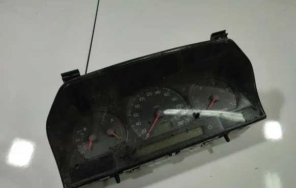 Speedometer (instrument cluster)
