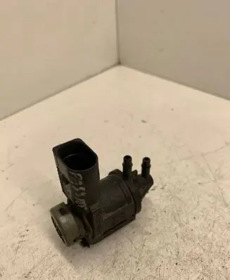 Volkswagen PASSAT B6 Vacuum valve 1J0906283C