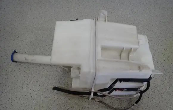 Toyota Corolla E120 E130 Windshield washer fluid reservoir/tank