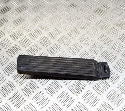 Mercedes-Benz SLC C107 Accelerator throttle pedal 1233010082 A1233010082
