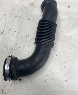 Air intake hose/pipe