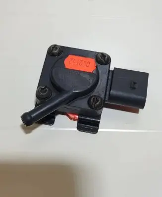 BMW 5 E60 E61 Exhaust gas pressure sensor 1362778921901 0010 06F03