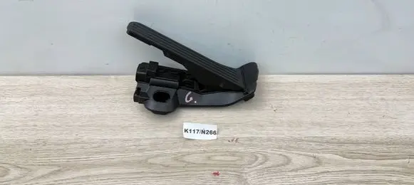Volkswagen PASSAT B6 Accelerator throttle pedal 1K2721503AJ