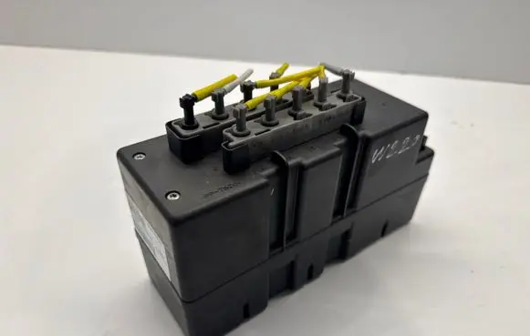 Mercedes-Benz S W220 Central locking vacuum pump 2208000348