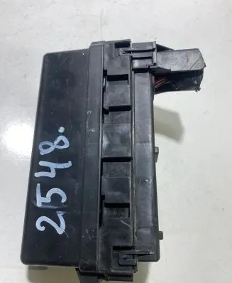 Nissan Juke I F15 Relay mounting block 7154713830