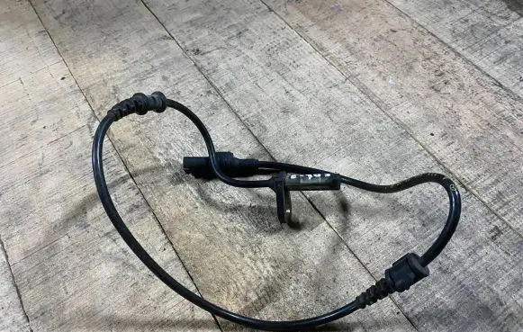 Mercedes-Benz E W211 ABS brake wheel speed sensor a2115401317 2115401317