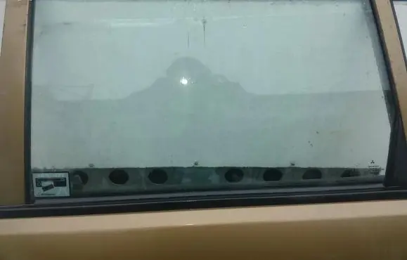 Rear door window glass