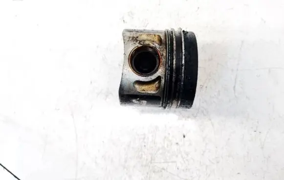 Volkswagen PASSAT B5.5 Piston 