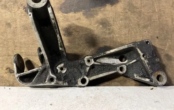 Skoda Octavia Mk2 (1Z) Engine mounting bracket 1K0199296F