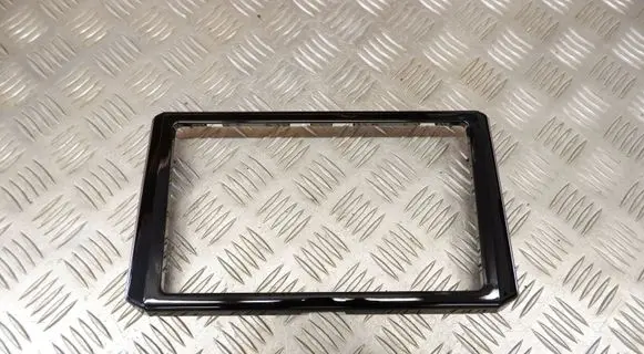 Radio/GPS head unit trim