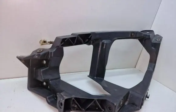Mitsubishi Colt Headlight/headlamp mounting bracket MN105059