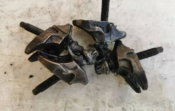 Peugeot 508 Fuel Injector clamp holder 
