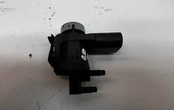 Volkswagen Touran II Turbo solenoid valve 1K0906283A