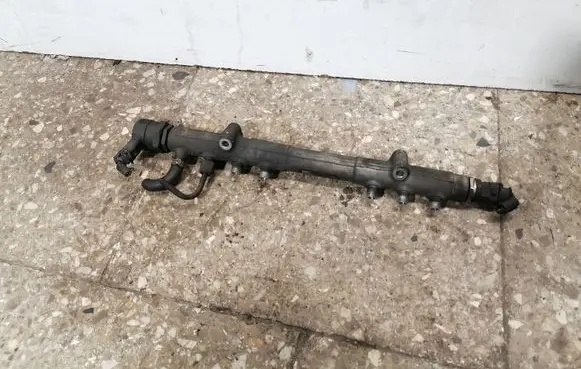 Volvo V70 Fuel main line pipe 30757146