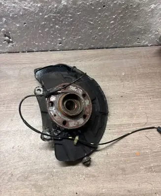 Volvo V70 Front wheel hub spindle knuckle 9461943