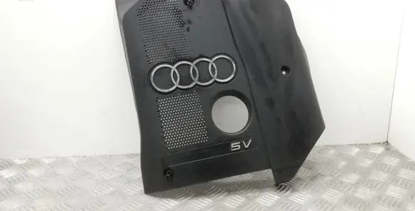 Audi A4 S4 B5 8D Engine cover (trim) 058103724J 058103724E