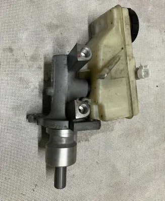 Master brake cylinder