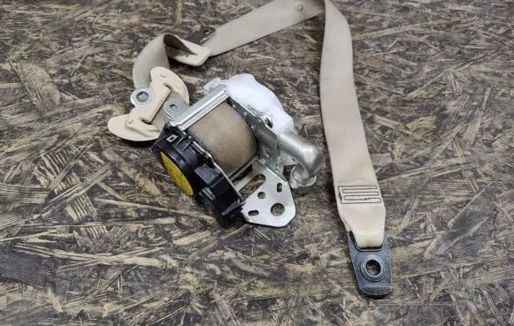 Lexus LS 460 - 600H Front seatbelt J090331 7R8850P