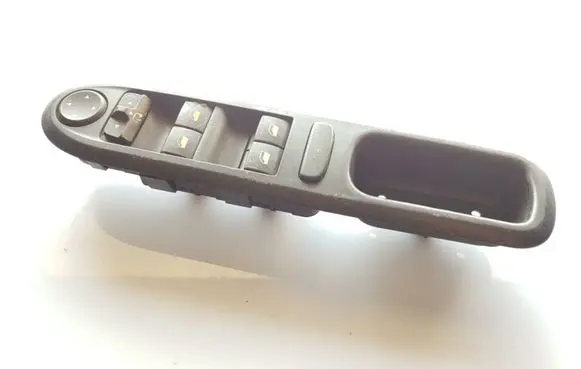 Peugeot 407 Electric window control switch 96468704XT