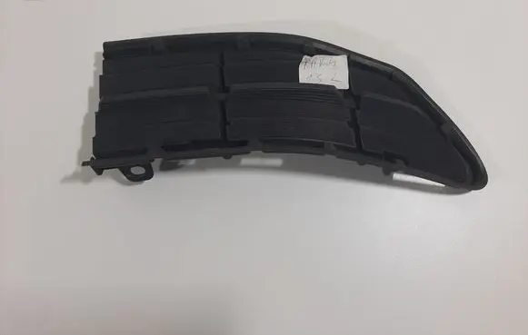 Toyota RAV 4 (XA40) Front bumper lower grill