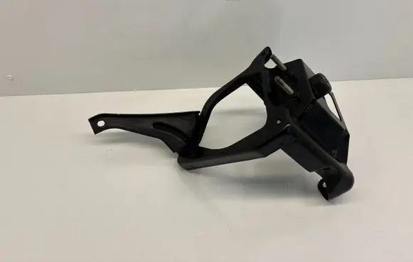 BMW 1 E81 E87 Radiator mount bracket 23781010