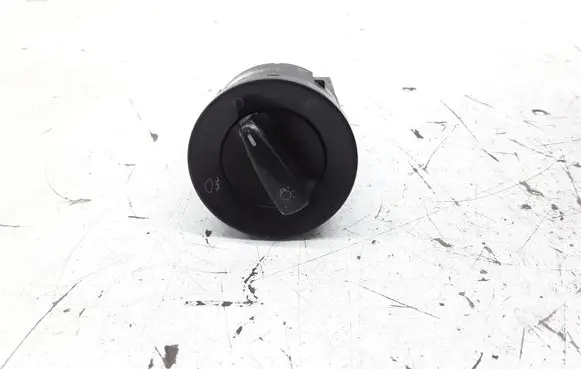 Volkswagen Golf IV Light switch 1C0941531