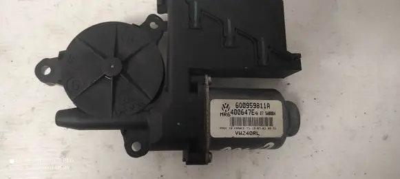 Volkswagen Polo Rear door window regulator motor 8105K4 400647