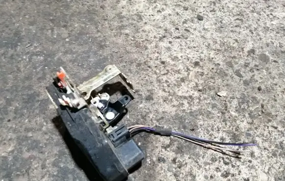Chrysler Pacifica Front door lock