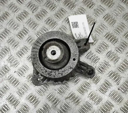Mercedes-Benz C W205 Engine mount bracket A2052406717